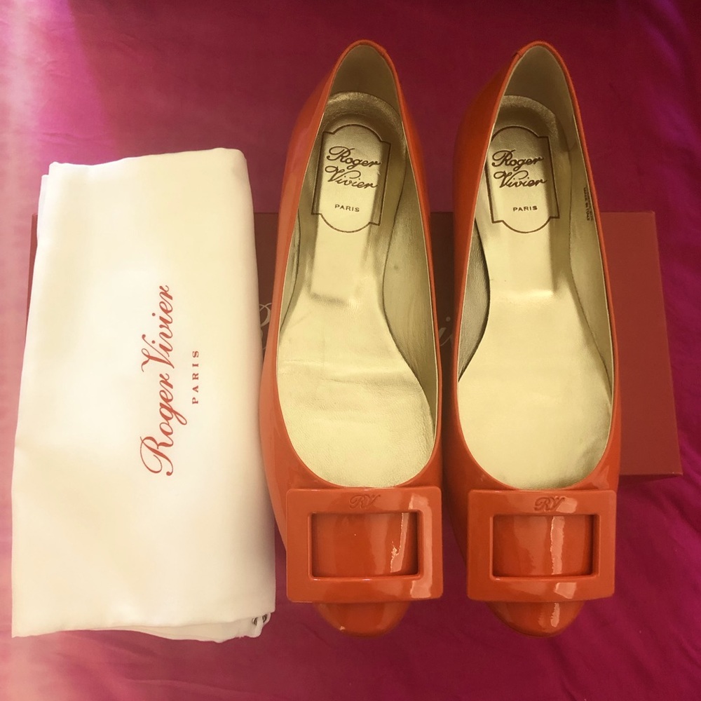 New Roger Vivier flats in patent orange leather sz 38